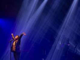 Luz Casal cerró su gira por Canarias con un concierto apoteósico en el Auditorio de Tenerife