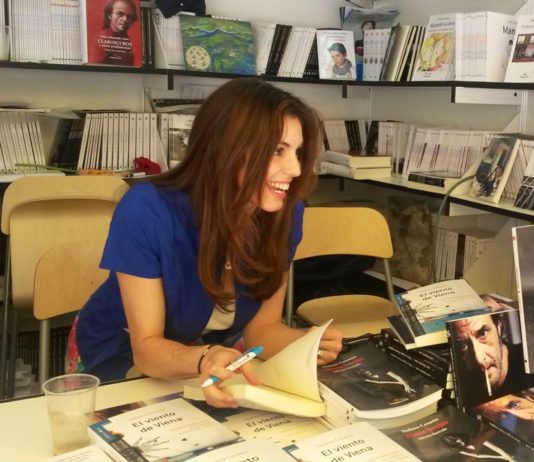 Helena Cosano: «La literatura expresa quienes somos, es nuestra síntesis personal»