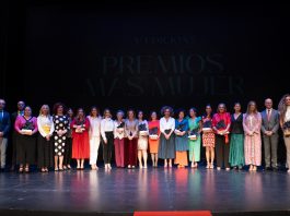 Lleno completo en la entrega de los galardones de la V edición de los Premios Más Mujer BPW Canarias en el Teatro Guimerá