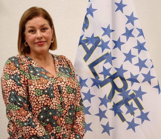 Astrid Pérez se convierte en la primera mujer en presidir la CALRE